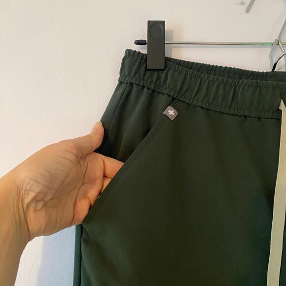 FIGS Dark Moss Green Tansen Jogger Scrub Pants Uniform Men's size Small Short - Picture 5 of 8